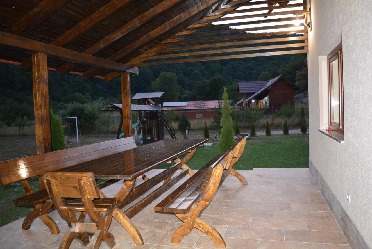 cabana din padure Finis Bagian luar foto
