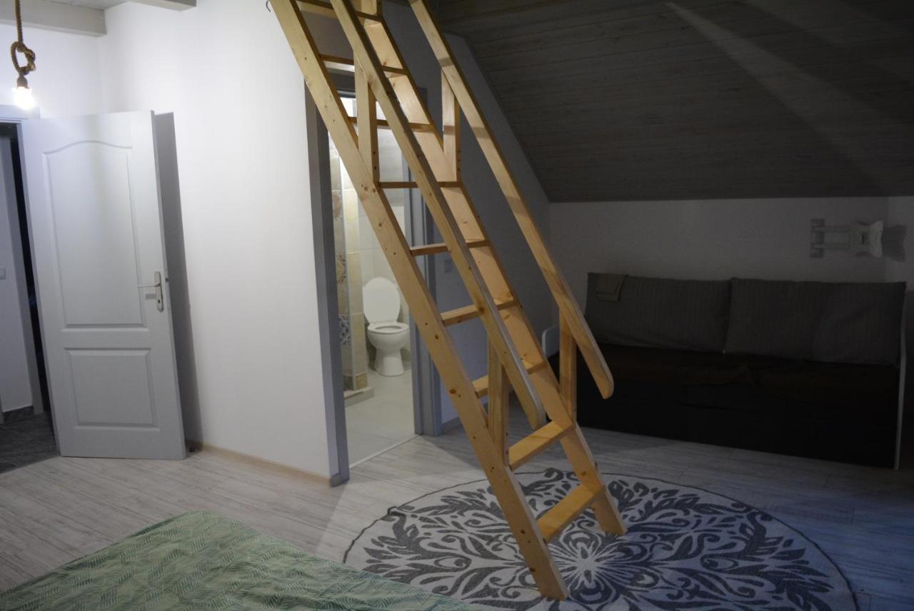 cabana din padure Finis Bagian luar foto