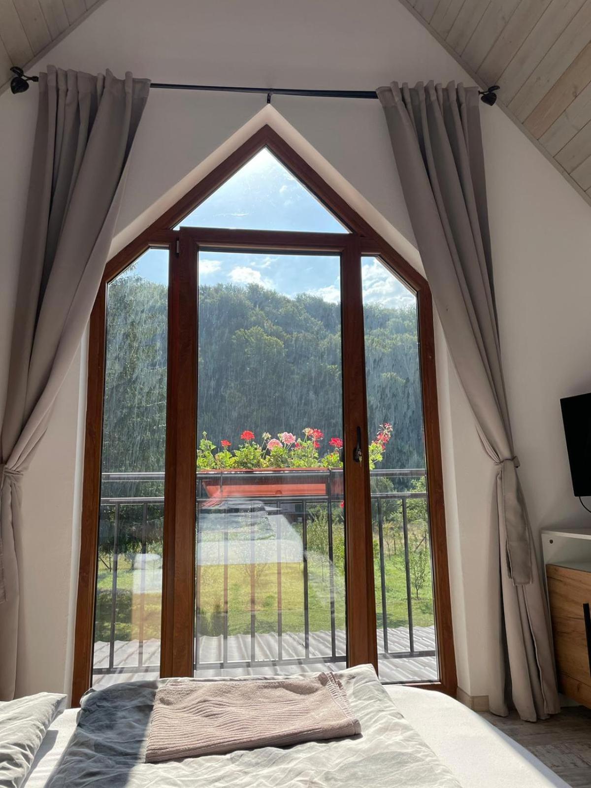 cabana din padure Finis Bagian luar foto